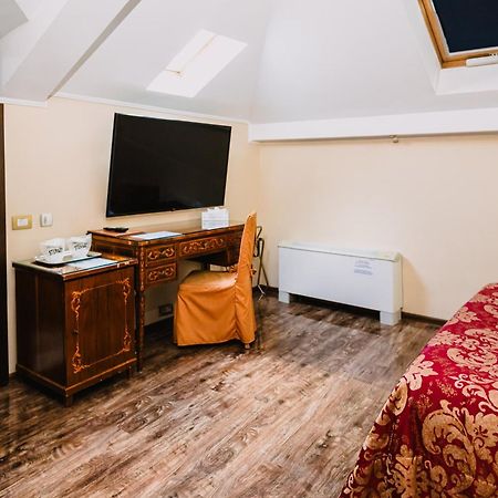 Vigo Hotel Плоешти Экстерьер фото