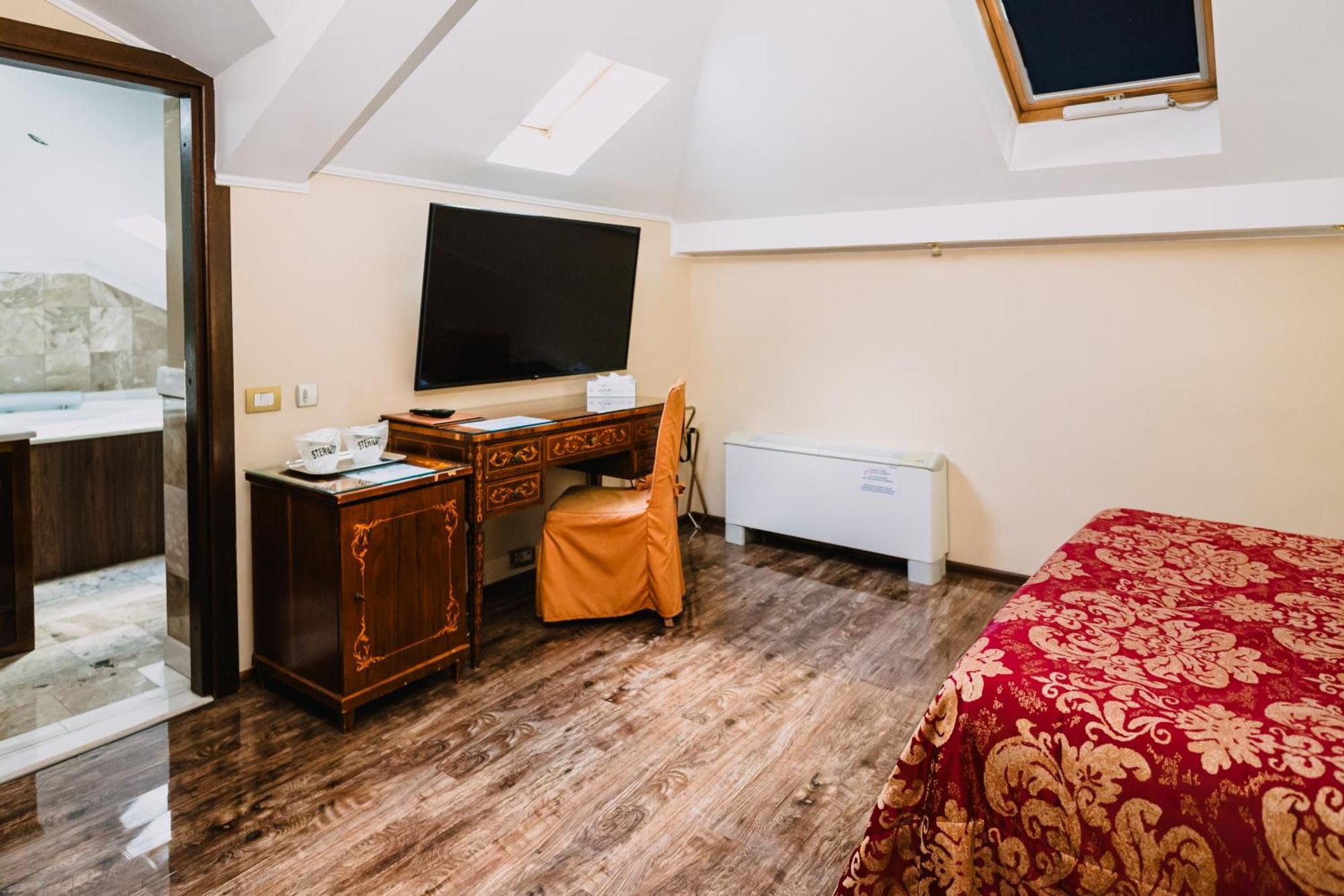 Vigo Hotel Плоешти Экстерьер фото