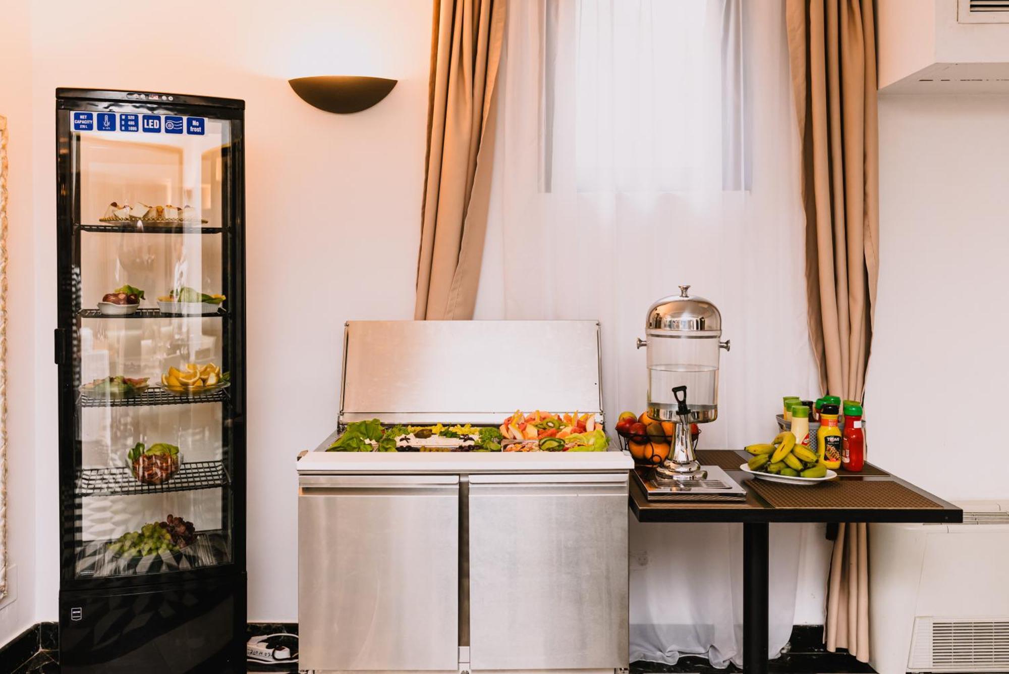 Vigo Hotel Плоешти Экстерьер фото