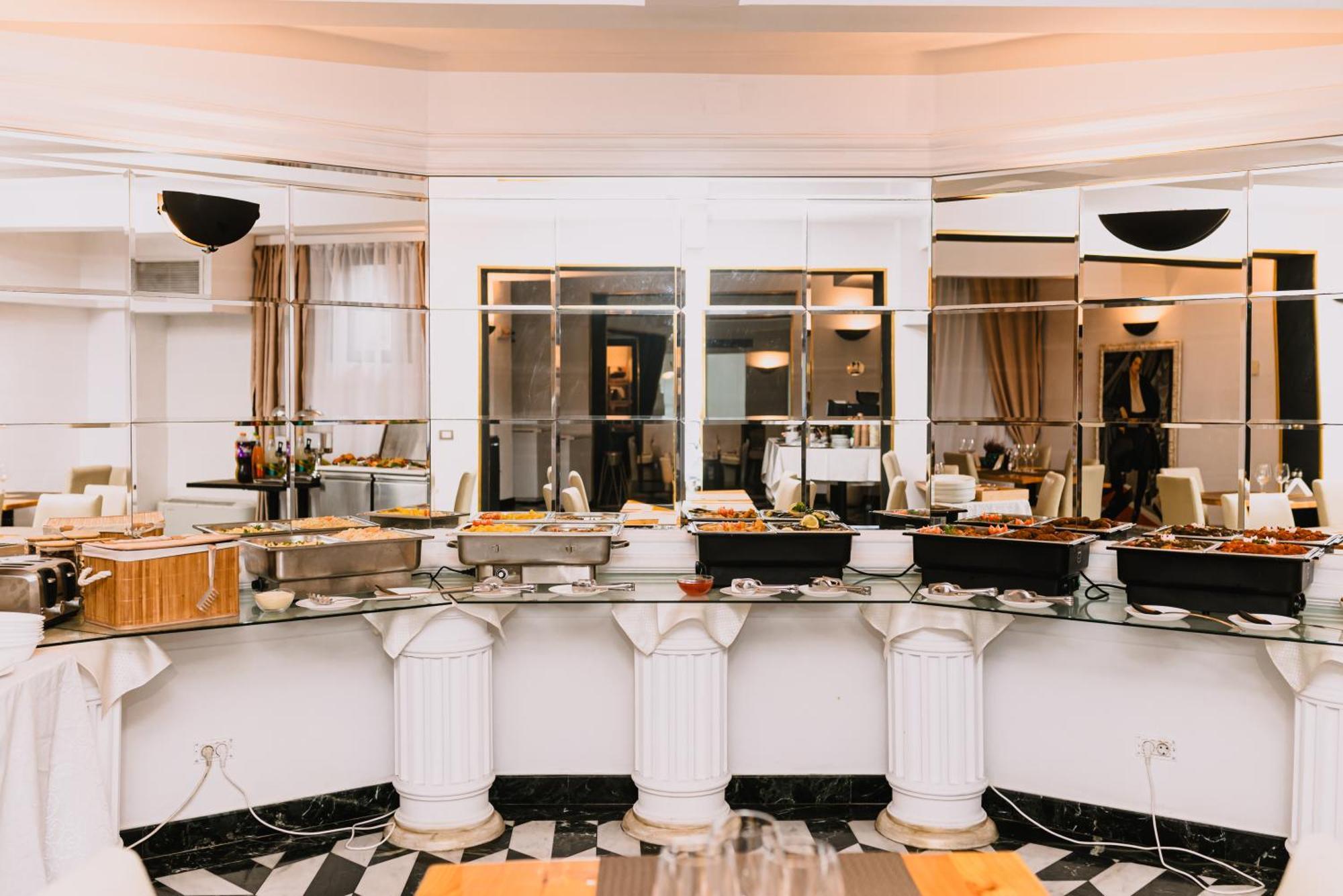Vigo Hotel Плоешти Экстерьер фото