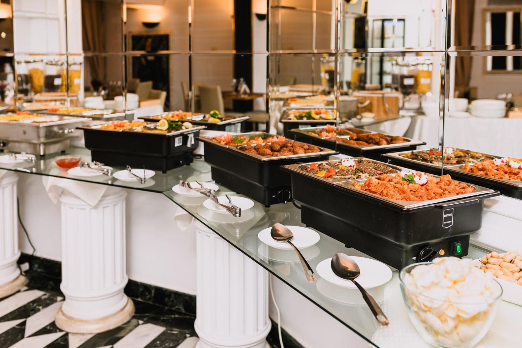 Vigo Hotel Плоешти Экстерьер фото