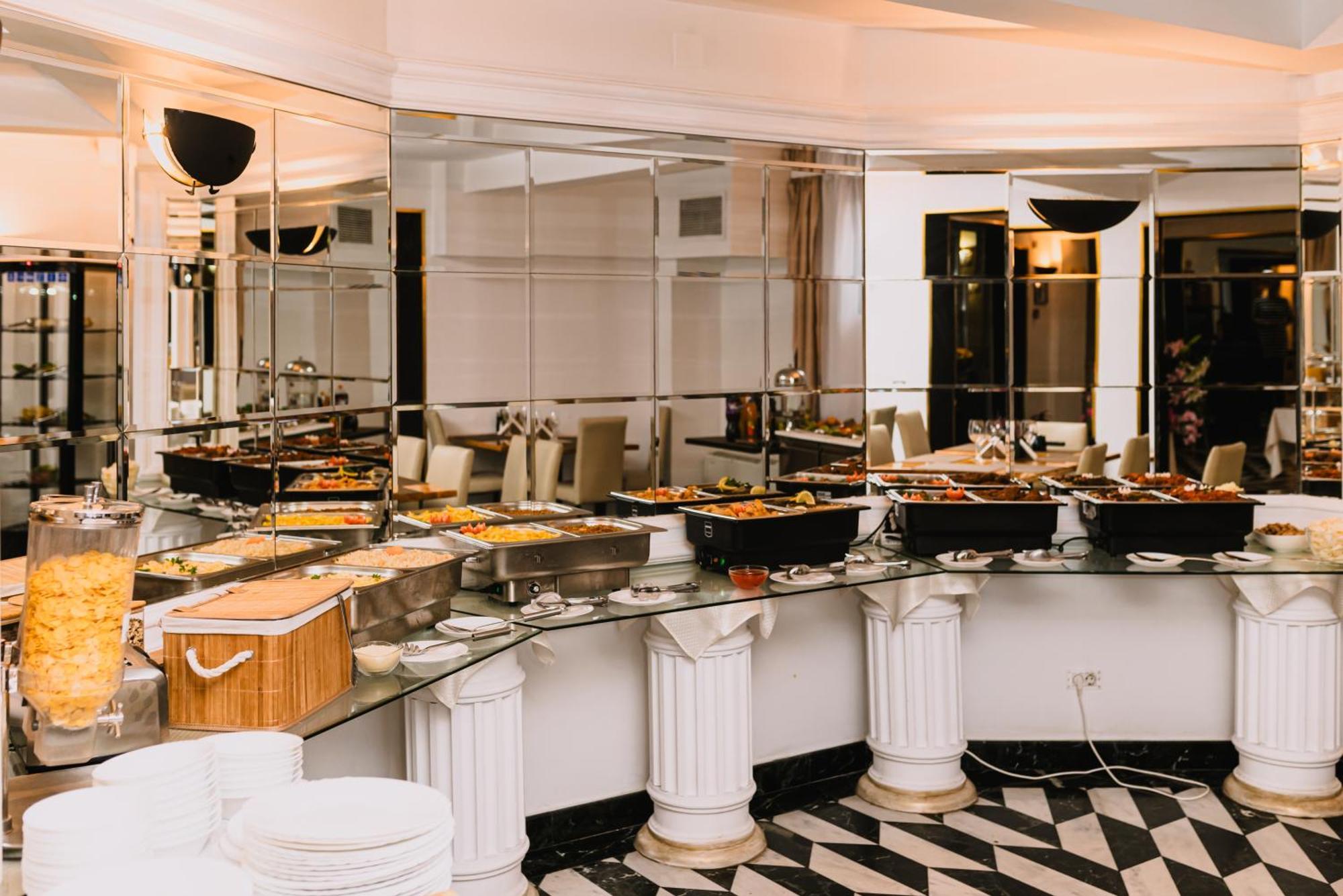 Vigo Hotel Плоешти Экстерьер фото