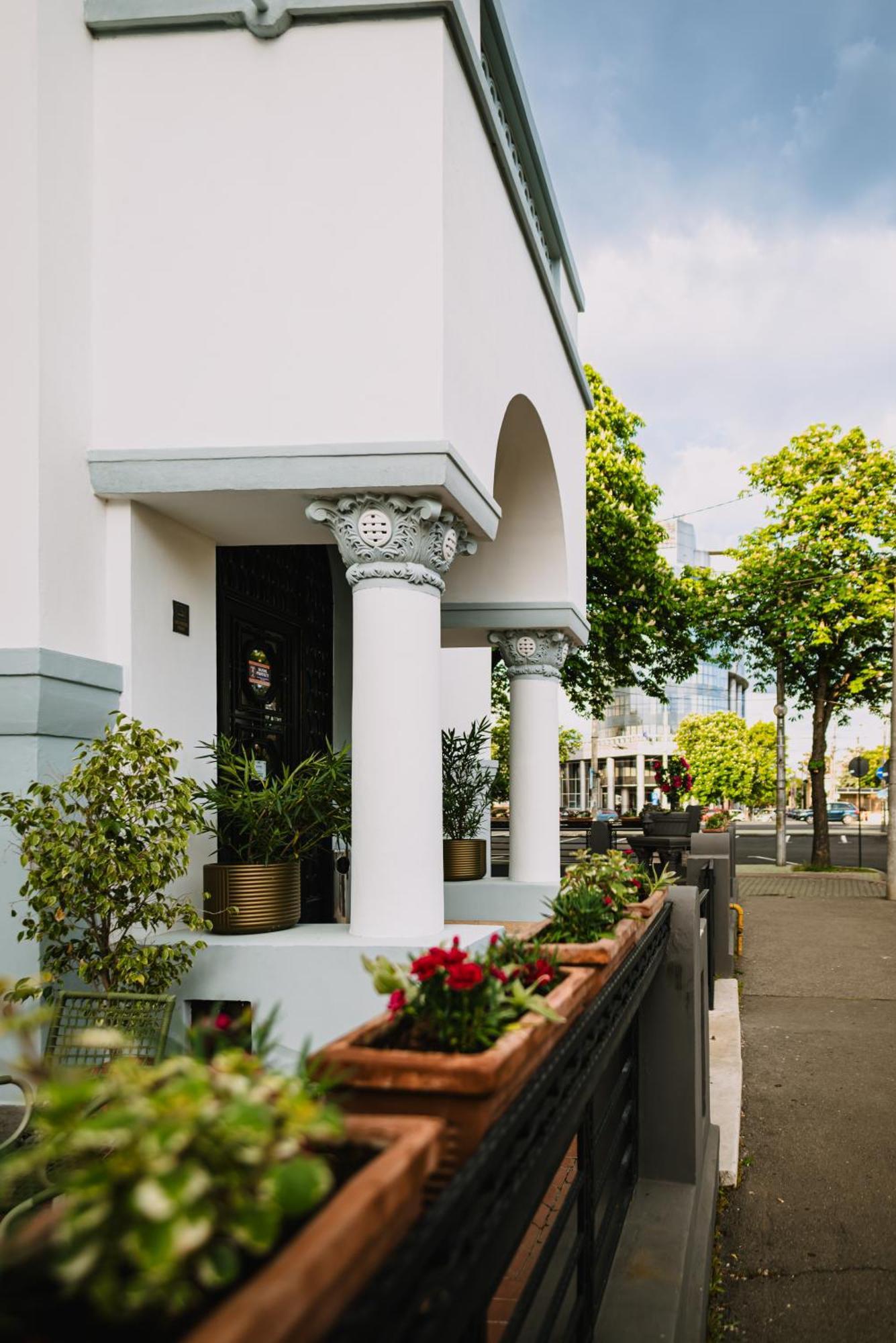 Vigo Hotel Плоешти Экстерьер фото