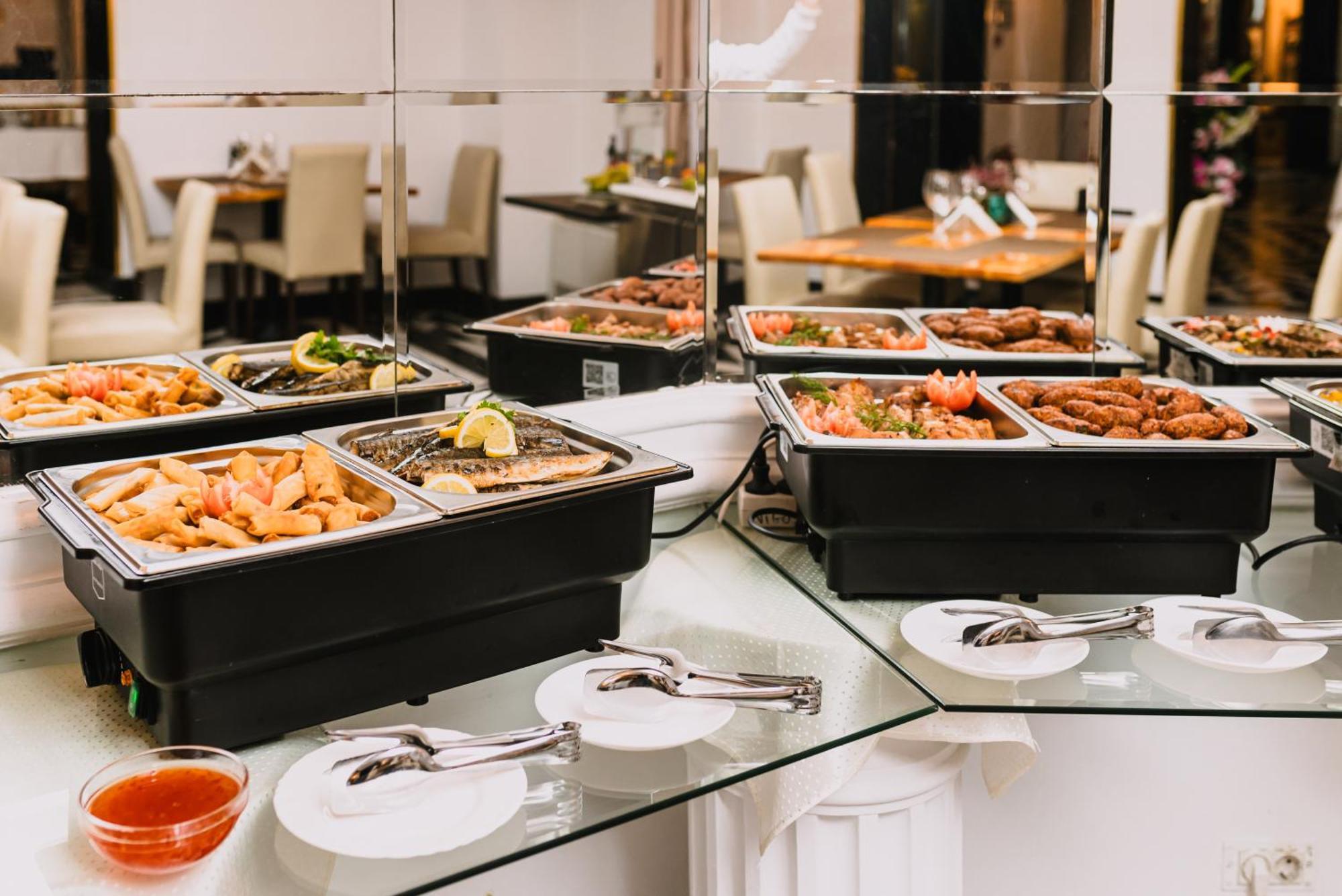 Vigo Hotel Плоешти Экстерьер фото