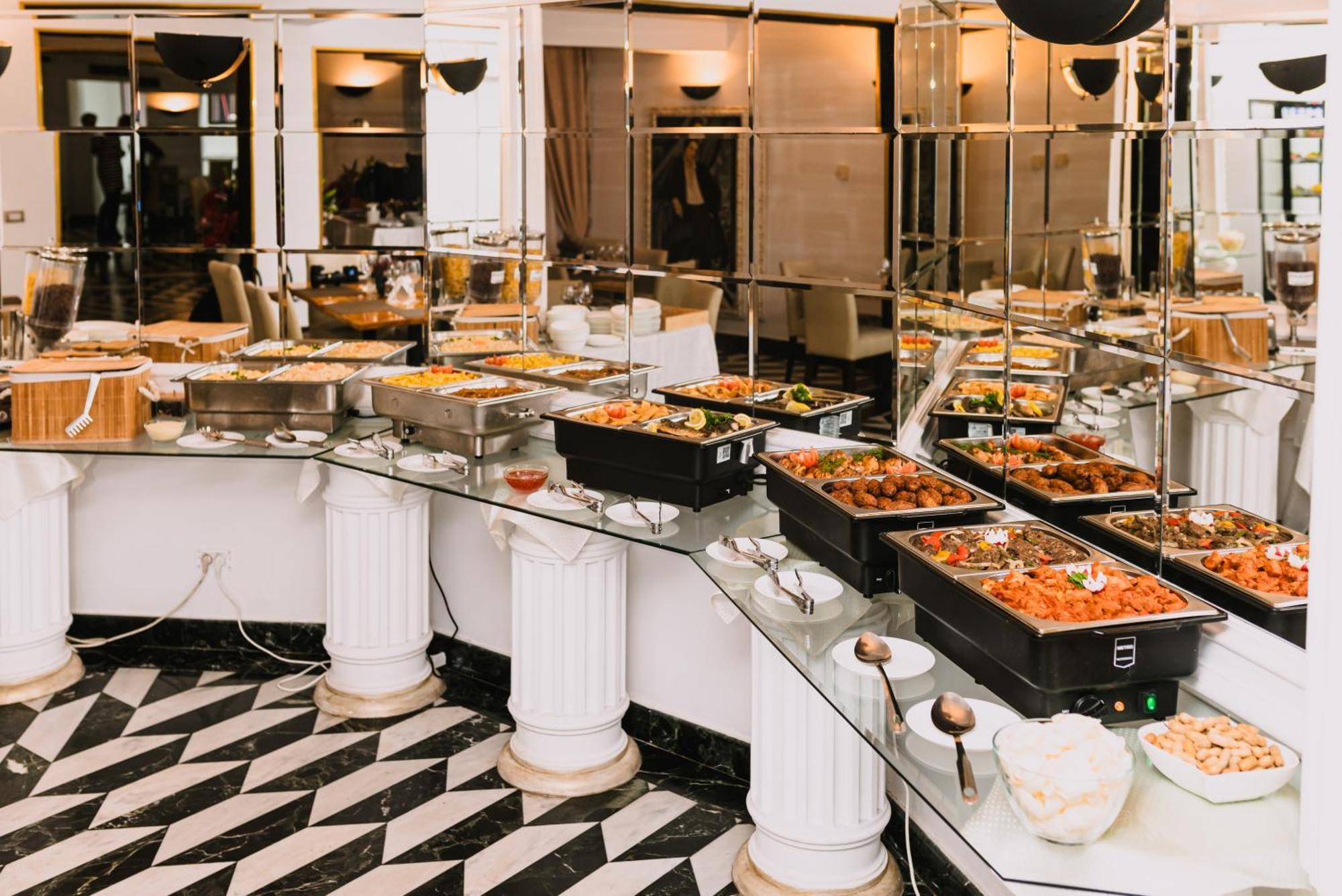 Vigo Hotel Плоешти Экстерьер фото