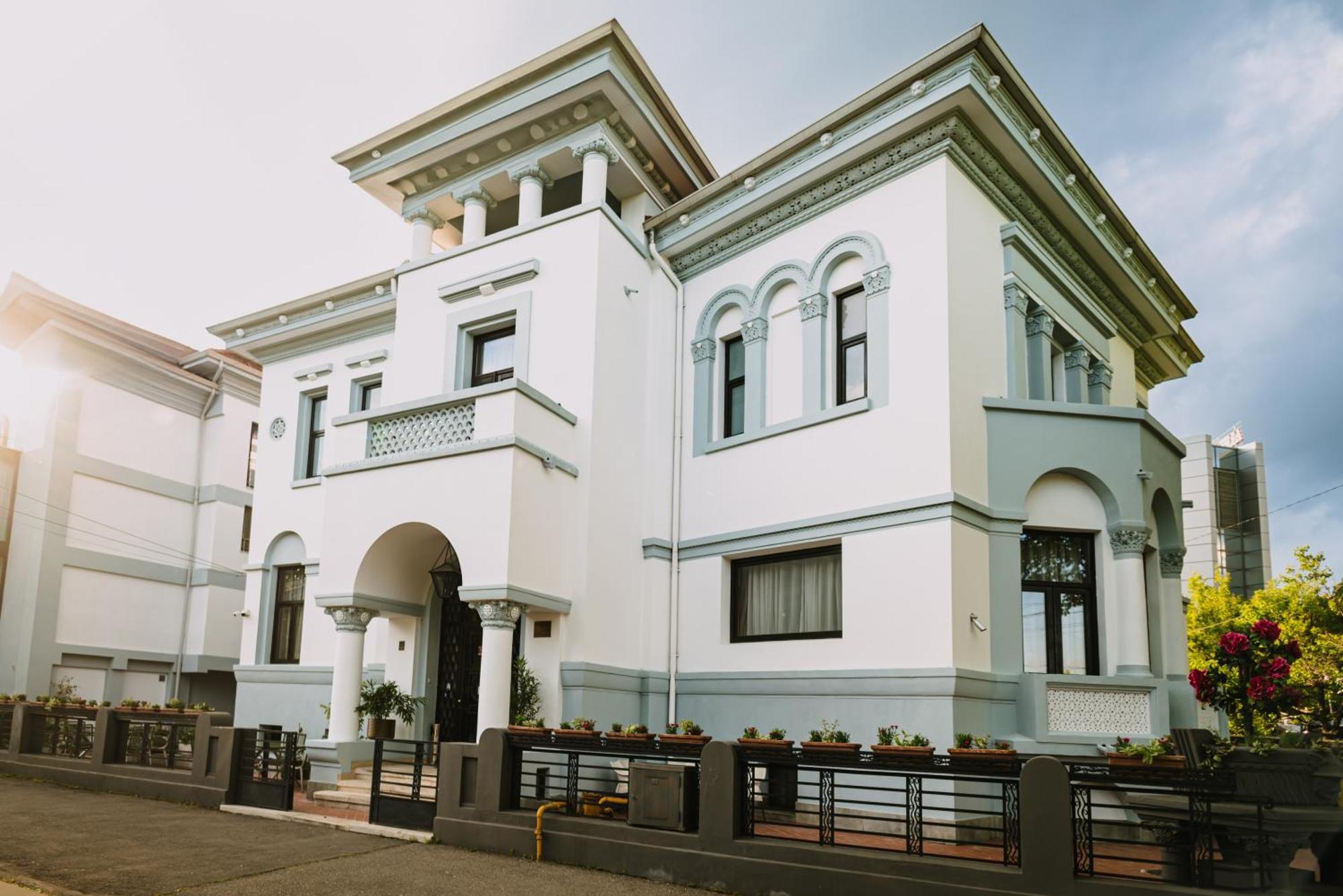 Vigo Hotel Плоешти Экстерьер фото