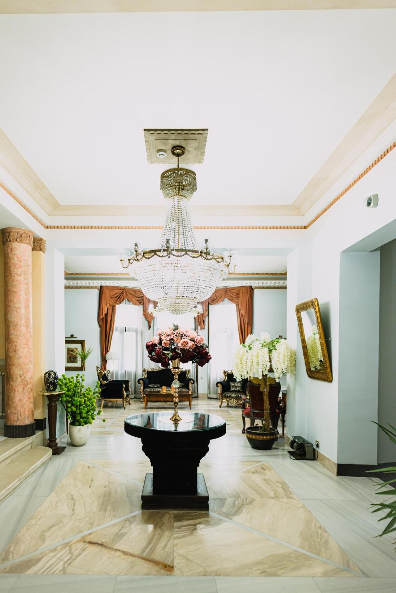 Vigo Hotel Плоешти Экстерьер фото